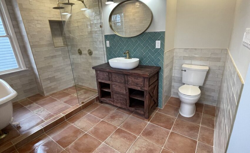 Renovated bedroom and bathroom by JL Home Builders, photo 1